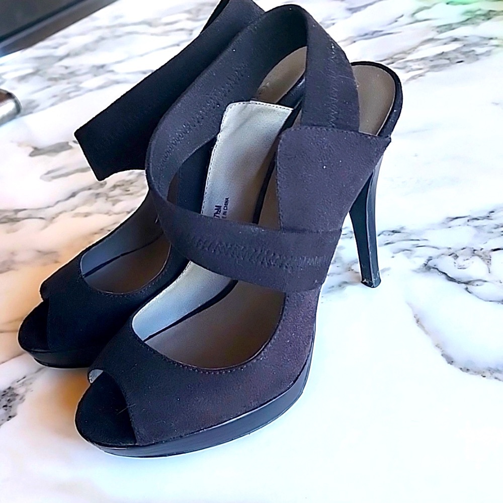 Levity Ivanna Black Faux Suede Peep Toe Platform Stiletto Heels 7.5